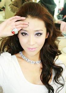 苗圃生活照美女图,捕捉美女的清新魅力